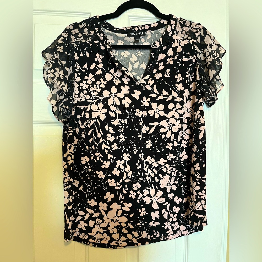 Short sleeve floral blouse